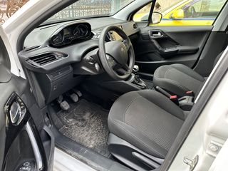 Peugeot 208 2019-thumb-11