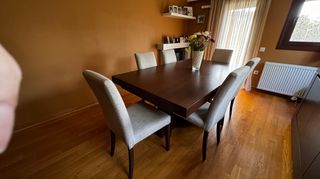 Τραπέζι μασίφ ξύλο με 6 υφασμάτινες καρέκλες