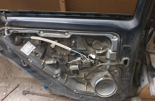 Πόρτα Αριστερή πίσω w246 mercedes B-Class κομπλέ με όλα της,κλειδαριές ανεβατόρια, ηχείο, τζάμι, λάστιχα, επεμδυση