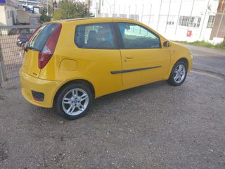 Fiat Punto 2003 1.4 16V Sporting-thumb-6