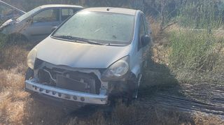 TOYOTA AYGO-thumb-1