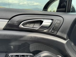 Porsche Cayenne 2016 Hybrid S-thumb-9