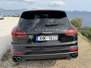 Porsche Cayenne 2016 Hybrid S-thumb-10