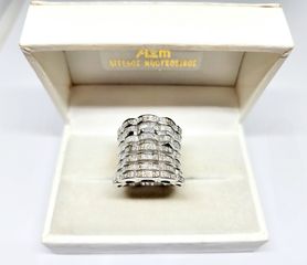 Εντυπωσιακό δαχτυλίδι λευκόχρυσος Κ18 με 180 μπριγιάν μπαγκέτες Α900816 ΤΙΜΗ 7.500 ΕΥΡΩ
