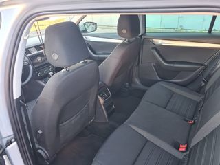 Skoda Octavia 2019-thumb-6