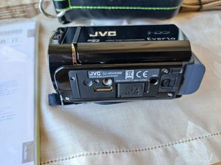 Videocamera JVC Everio GZ-MG465 BE, σκληρού δίσκου 60GBκαι 32X OPTICAL ZOOM. Με τηλεχειριστήριο , θήκη, βιβλίο οδηγιών και όλα τα παρελκόμενα. Αγοράστηκε το 2011. Άριστη λειτουργία