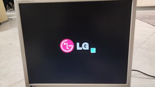 LG L1942s flatron 