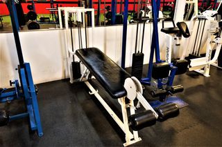 Σπάνια μηχανήματα γυμναστηρίου πλήρως λειτουργικά πωλούνται λόγω ελλειψης χώρου