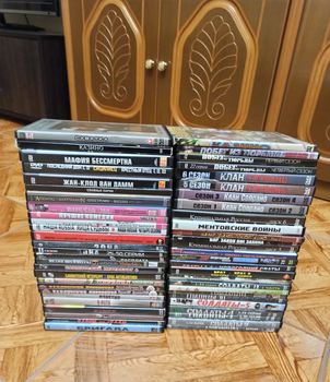 54 DVD με ρωσικές και ξένες ταινίες διαφόρων κατηγοριών 