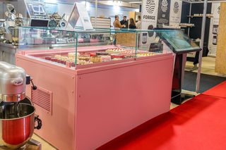Ψυγείο βιτρίνα ζαχαροπλαστικής με επάλληλα κρύσταλλα. Ειδικές κατασκευές κατά παραγγελία STOCKINOX - ΖΗΤΗΣΤΕ ΜΑΣ ΠΡΟΣΦΟΡΑ!