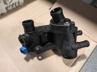 032121111P ΘΗΚΗ ΘΕΡΜΟΣΤΑΤΗ ΓΙΑ VW GOLF-thumb-1