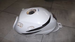 HONDA CBF 125 ΝΤΕΠΟΖΙΤΟ ΒΕΝΖΙΝΗΣ ΜΕΤΑΧΕΙΡΙΣΜΕΝΟ ΣΕ ΑΡΙΣΤΗ ΚΑΤΑΣΤΑΣΗ - ΛΕΥΚΟ
