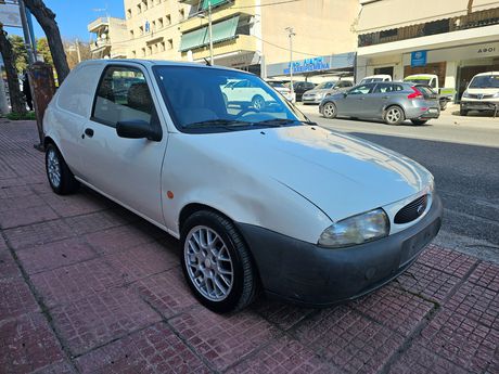 Ford Fiesta '00 van