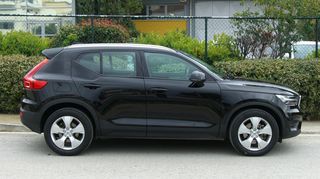 Volvo XC40 2019 D4 Momentum AWD-thumb-7
