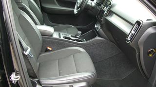 Volvo XC40 2019 D4 Momentum AWD-thumb-10