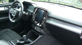 Volvo XC40 2019 D4 Momentum AWD-thumb-11