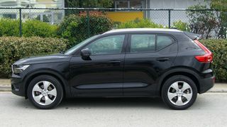 Volvo XC40 2019 D4 Momentum AWD-thumb-6