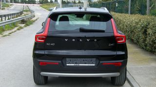Volvo XC40 2019 D4 Momentum AWD-thumb-2