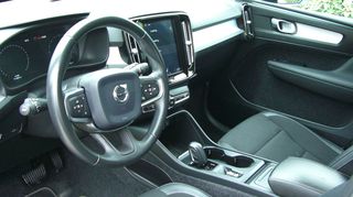 Volvo XC40 2019 D4 Momentum AWD-thumb-12