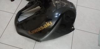 kawasaki ZX12R.ουρα50€,τεποζιτο 50€,ψαλίδι 90€,σέλα,50€,ζάντα με ΔΙΣΚΟ& ΓΡΑΝΑΖΙΕΡΑ100€,βεντιλατερ,60€, φίλτρα ΚΝ 50€, Εξάτμιση μαμά 100€,και αλλα