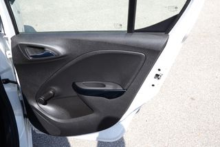 Opel Corsa 2017-thumb-8