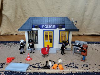 Playmobil system 3623 Police Station Emergency City Action σε ΠΟΛΥ ΚΑΛΗ κατάσταση INCOMPLETE