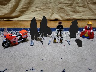 φιγούρες Playmobil + μηχανή (μοτοσικλέτα) + διάφορα αξεσουάρ INCOMPLETE