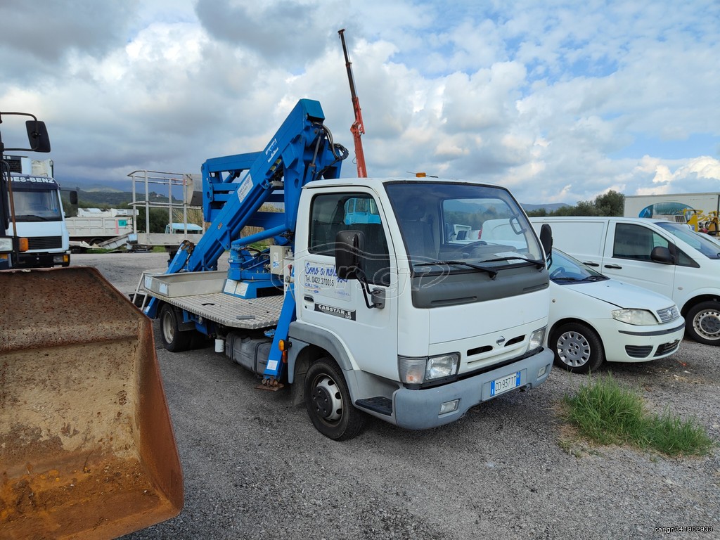 Γερανός-Φορτηγά Με Γερανό Nissan 2004