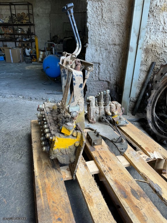 KOMATSU WB93R-2