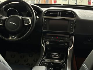 Jaguar XE 2015 20d R-Sport-thumb-61