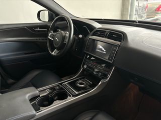 Jaguar XE 2015 20d R-Sport-thumb-33