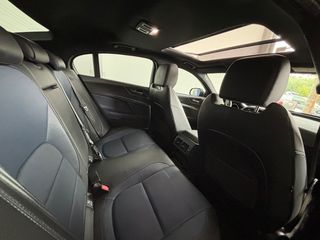 Jaguar XE 2015 20d R-Sport-thumb-35
