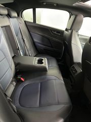 Jaguar XE 2015 20d R-Sport-thumb-37