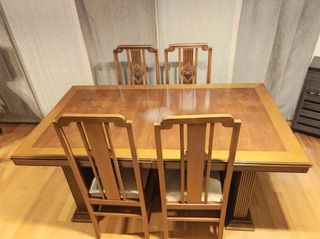Τραπεζαρία ξύλινη με καρέκλες 