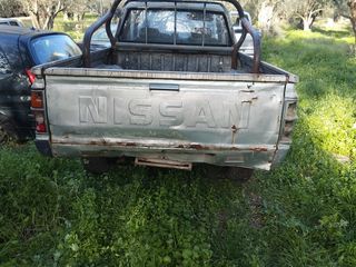 Nissan PickUp 1990-thumb-2