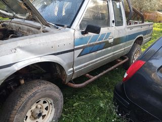 Nissan PickUp 1990-thumb-4