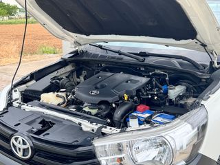Toyota Hilux 2017-thumb-75