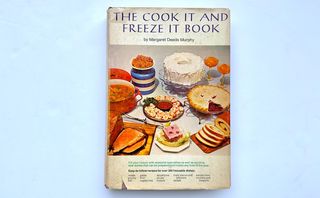 THE COOK IT AND FREEZE IT BOOK by MARGARET DEEDS MURPHY - Vintage Αμερικάνικο Βιβλίο Μαγειρικής του 1972