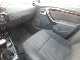 Dacia Duster 2012-thumb-10
