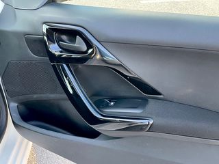 Peugeot 208 2018-thumb-9