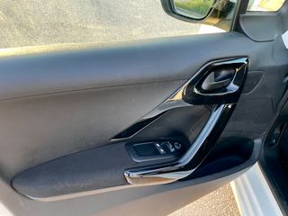 Peugeot 208 2018-thumb-7