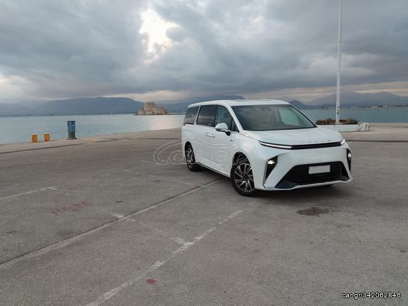 Maxus Mifa 9 2023 LUXURY 8SEATS
