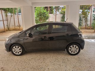 Toyota Yaris '12  1.5 Hybrid Lounge