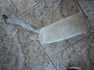 ΔΟΧΕΙΟ ΝΕΡΟΥ ΥΑΛΟΚΑΘΑΡΙΣΤΗΡΩΝ ΚΟΜΠΛΕ ΑΠΟ RENAULT CLIO 3 ΜΑΖΙ ΜΕ ΤΗΝ ΑΝΤΛΙΑ