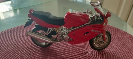 Μινιατούρα Ducati ST4s Desmo σε κλίμακα 1/12