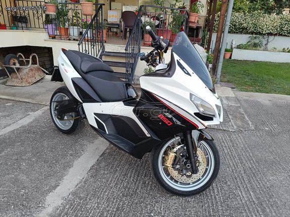 Aprilia SRV 850 '14