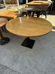 Τραπέζι με μεταλλική βάση & ξύλινη επιφάνεια οβάλ (Α2700)