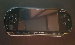 Sony Playstation Portable (PSP) 3000 μαζί με ένα παχνίδι (κονσόλα μη λειτουργική)