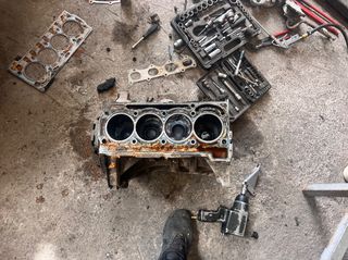 skoda octavia 5 kod κινητηρα  1600 μπλοκ μηχανης με προβλημα στο ενα πιστονι