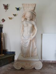 Μαρμάρινο άγαλμα θεάς Αφροδίτης